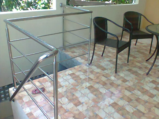 Imagem 4 da empresa TOLDOS, CAPAS PARA SOMBREIROS, CORRIMÃO EM INOX, GUARDA CORPO, COBERTURA EM POLICARBONATO